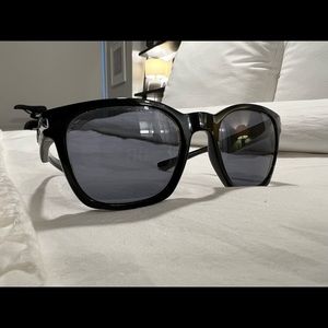 Oakley Garage Rock Polarized Men’s Sunglasses! Good condition, perfect for beach